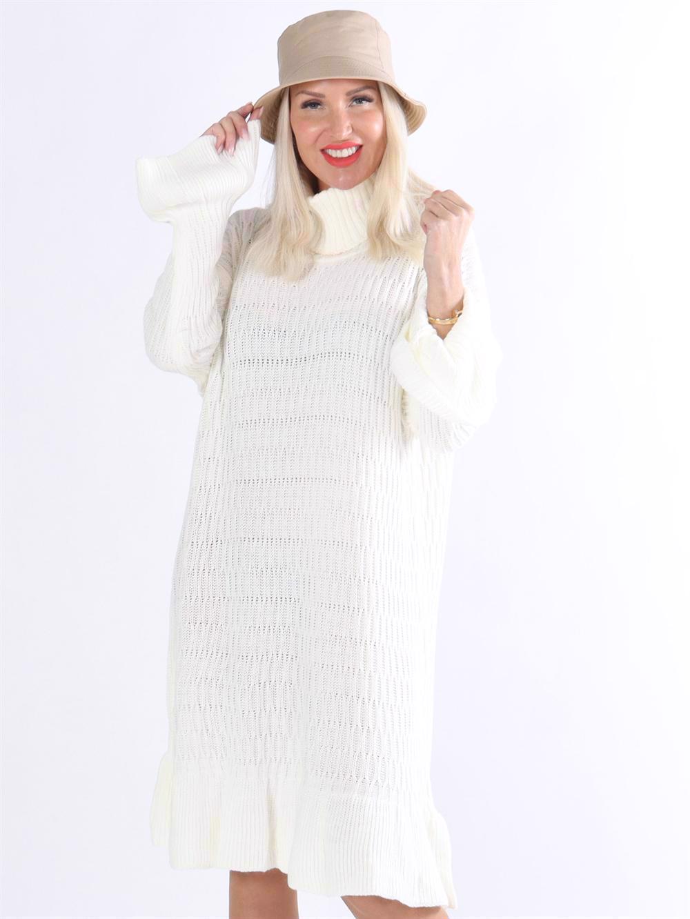 Vigga - Stickad klänning med liten volangkant i nederkanten